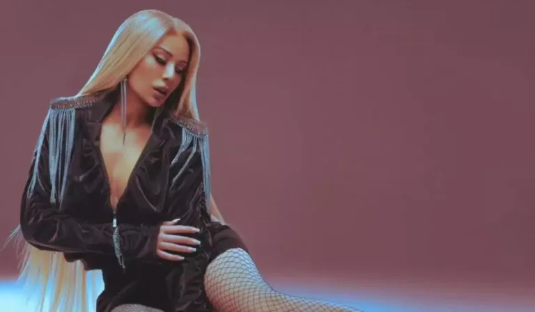 Roza 4 fərqli obrazda