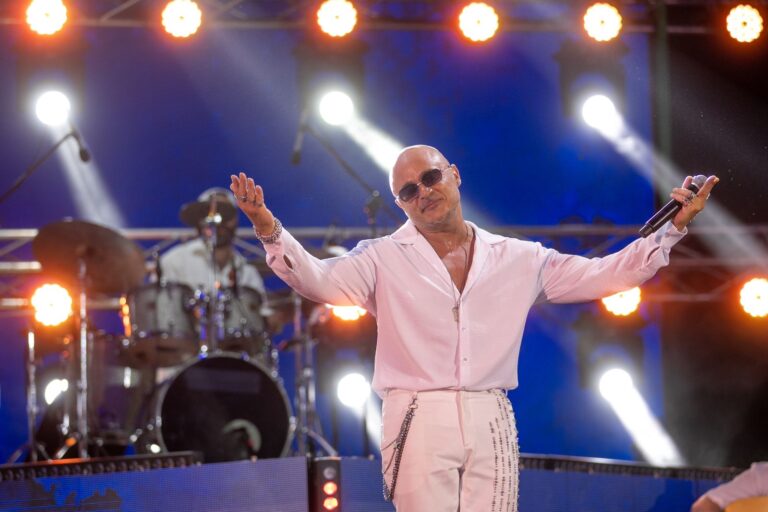 Miri Yusifin bu addımını tamaşaçılar ayaqüstə alqışladı