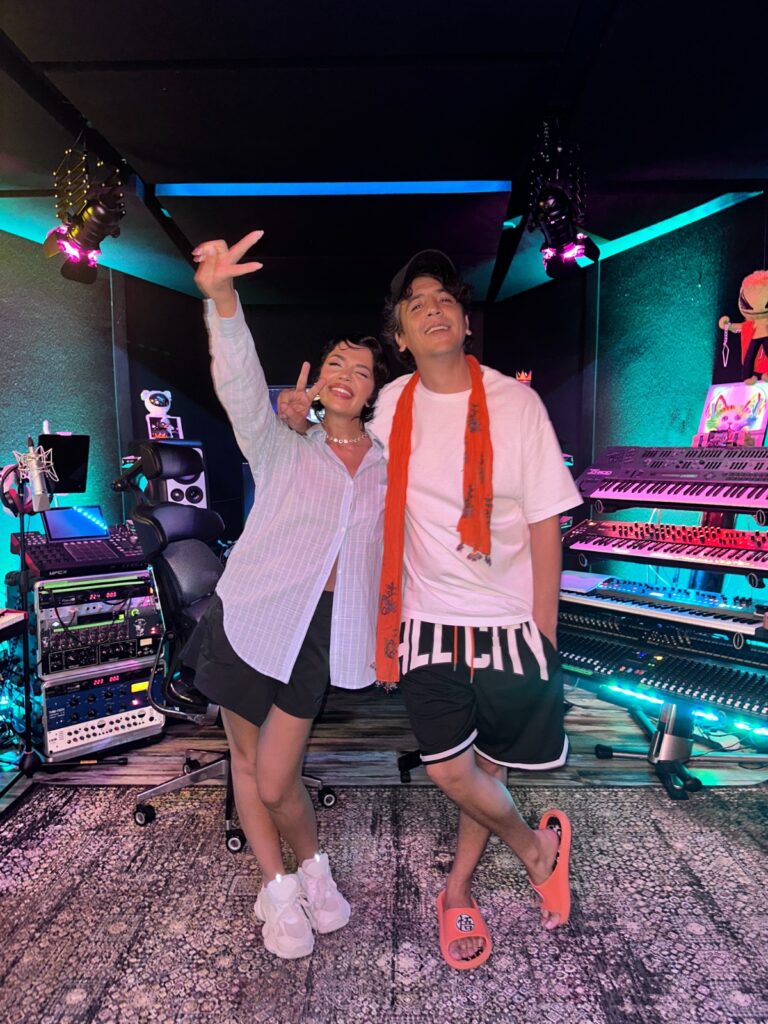 Hiss türkiyəli məşhurla bir arada