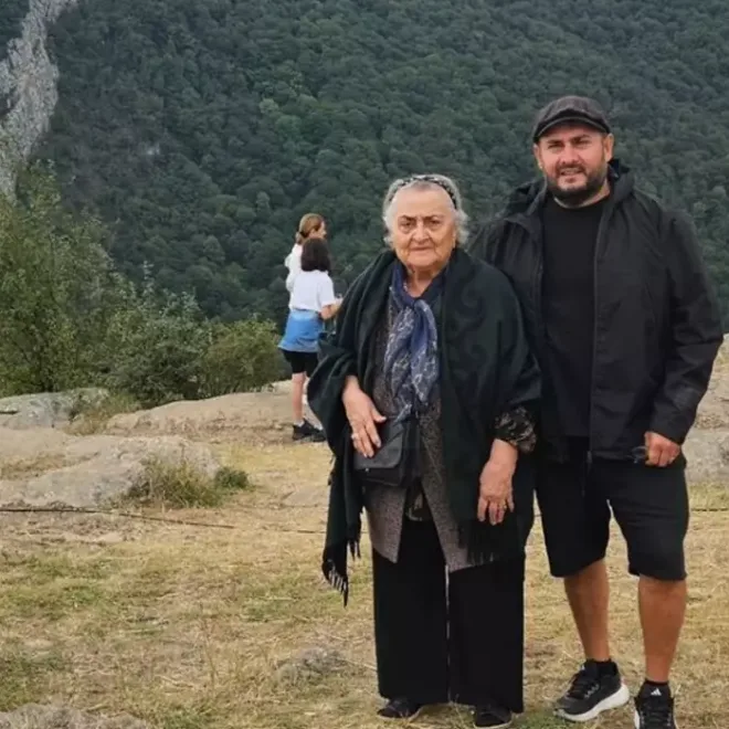 “Anamı nəvələriylə əcdadlarımızın yurduna gətirdim”