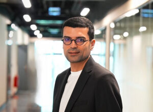 Məşhur aparıcı illər sonra efirə qayıdır