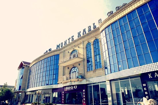 “Monte Karlo”da müğənni bıçaqlandı – FOTO