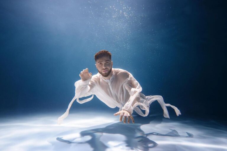 Suyun altında boğulma təhlükəsi yaşadı – Video