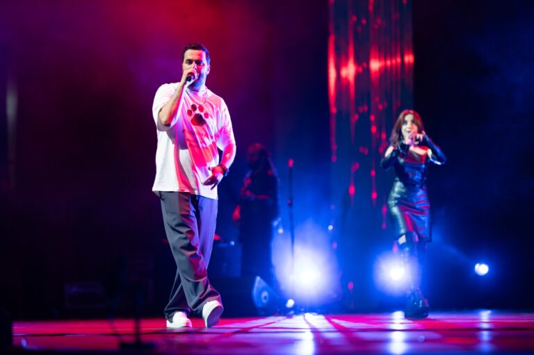 “Onlar toya gedir, mən də konsert verirəm”