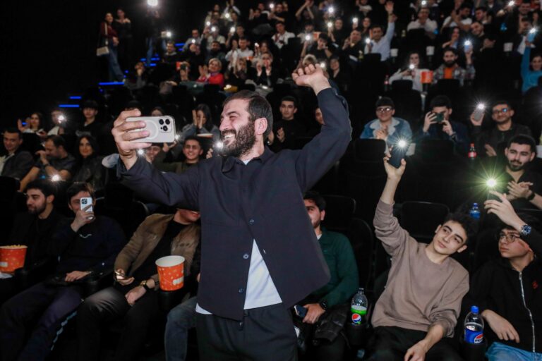 Türkiyəli aktyor “Dayı-2 filmi üçün Bakıya gəldi