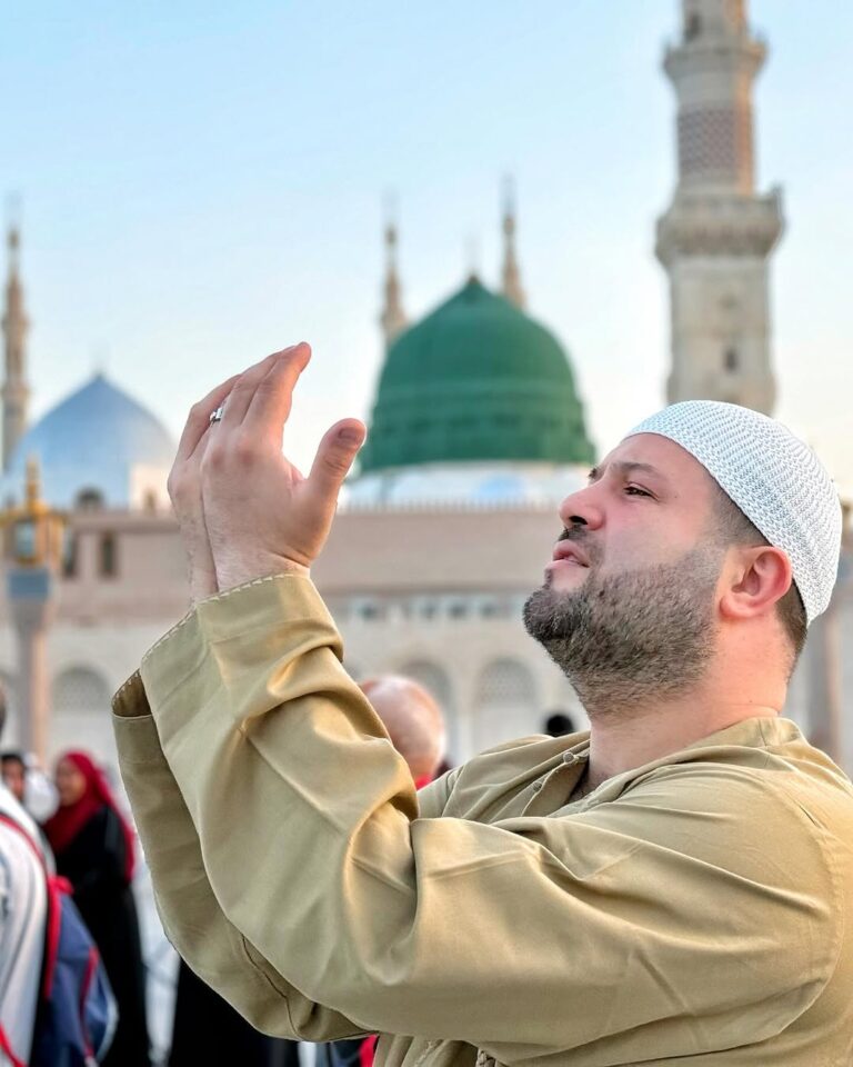 Elnur Mədinəyə getdi