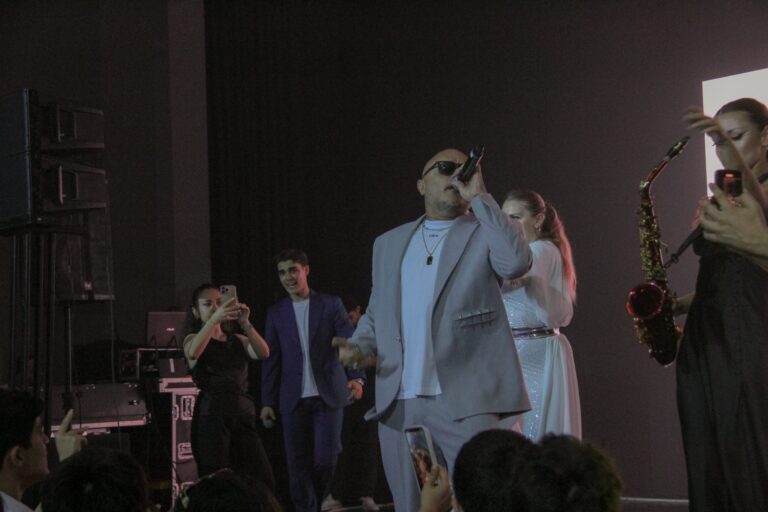 Miri Yusif məzun şəhid övladları üçün oxudu