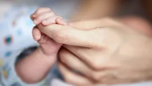 Qızının 27 il sonra ana olacağını öyrənən qadın öldü