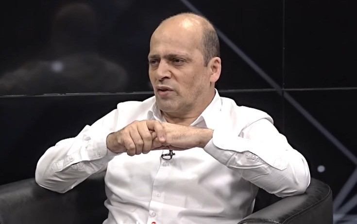 “Pulun var, adamsan, yoxdur, heyvansan”