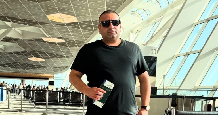 Elcandan depressiya paylaşımı: “Saçlar gedir, təyyarə bileti….”