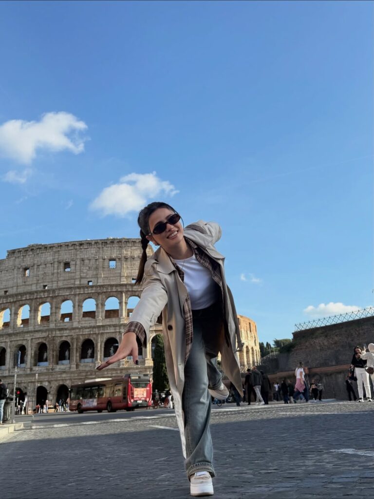 “Komedixana”nın məşhur aktrisası İtaliyada – Foto