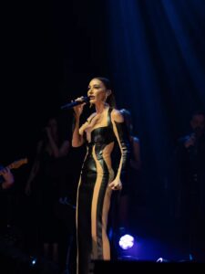 Sıla Bakı konsertində tərzi ilə diqqət çəkdi