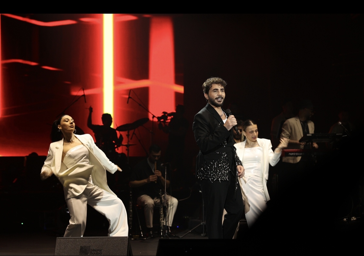 Alqış, həyəcan, anşlaq – Elçin ilk solo konsertini verdi