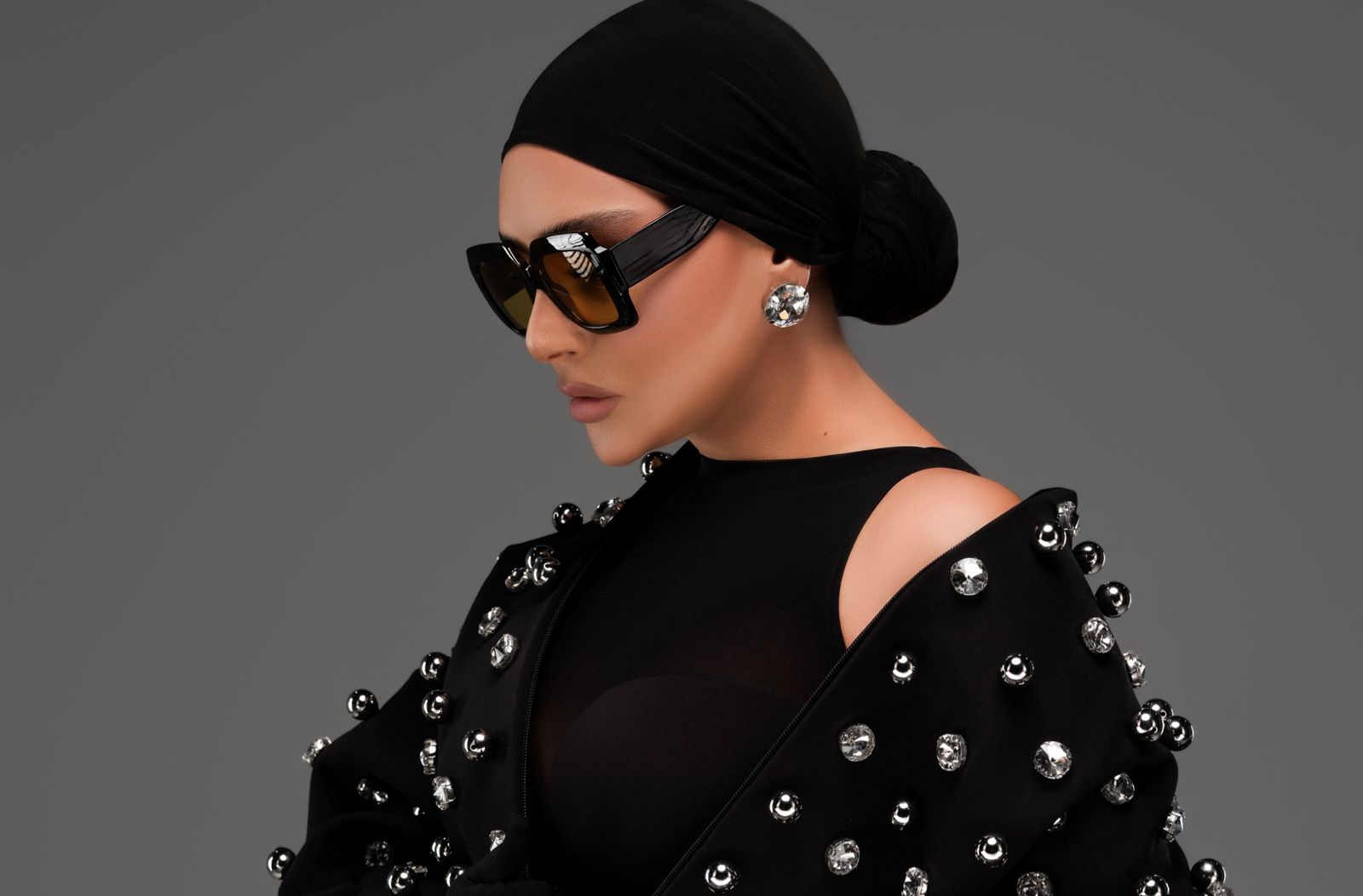 Zülfiyyə Xanbabayeva “Gəl” deyir