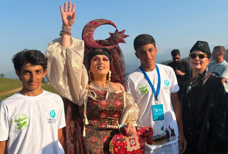 Elza Seyidcahandan Milli Yaylaq Festivalında örnək addım – Foto