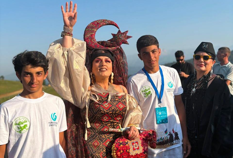 Elza Seyidcahandan Milli Yaylaq Festivalında örnək addım – Foto