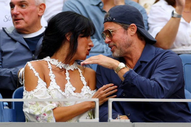 Brad Pitt 29 yaş kiçik sevgilisi ilə öpüşərkən görüntüləndi