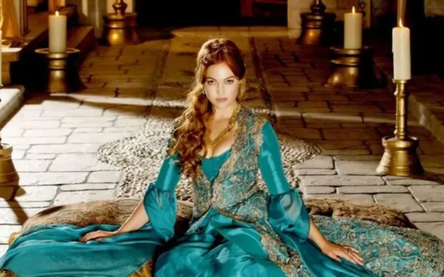Meryem Uzerli oteldə maraqlı hadisə yaşadı