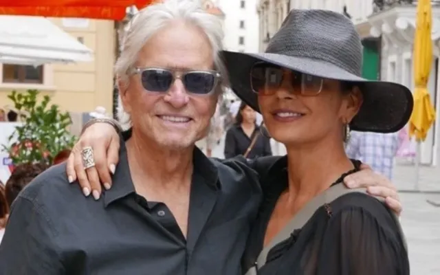 Catherine Zeta-Jones və Michael Douglas 25-ci evlilik ilini qeyd etdi