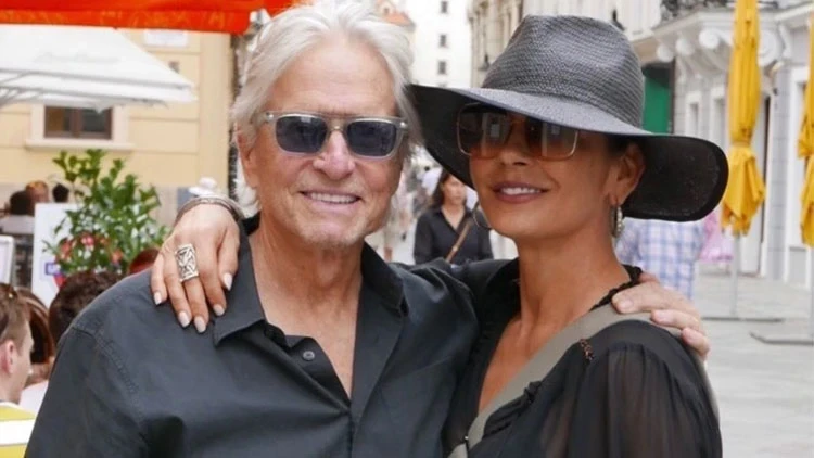 Catherine Zeta-Jones və Michael Douglas 25-ci evlilik ilini qeyd etdi