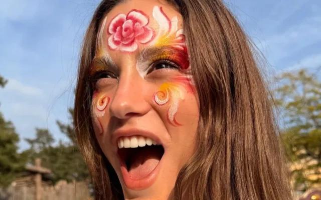 Serenay Sarıkaya Disneyland-da əyləndi – Fotoşəkillər bəyənildi