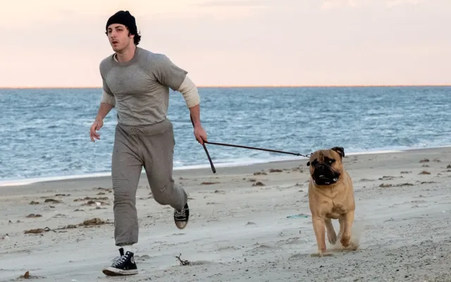 Entoni İppolito 'I Play Rocky' filmində Stallone rolunu necə canlandırıb?