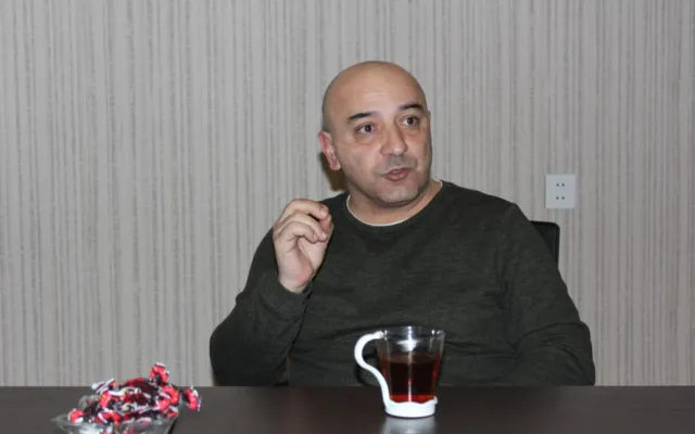 “Anam savadsız idi, amma...” – Şövqi Hüseynovdan GÖZLƏNİLMƏZ ETİRAF