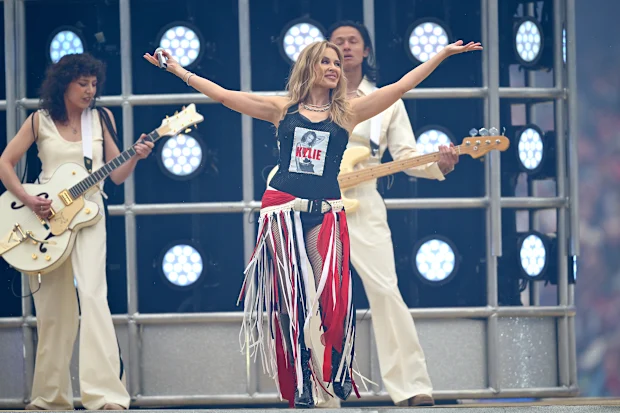 Kylie Minogue 20 dəqiqəyə 3 milyon qazandı – Çıxışı müzakirə yaratdı