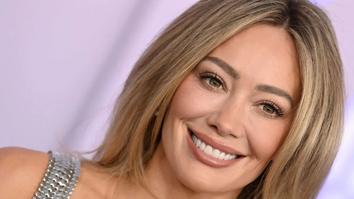Hilary Duff çimərlik geyimində yeni fotosessiya paylaşdı