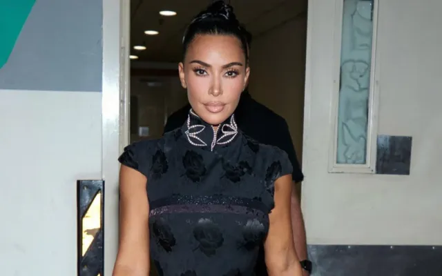 Kim Kardaşyan Çində Dior geyimi ilə diqqət çəkdi