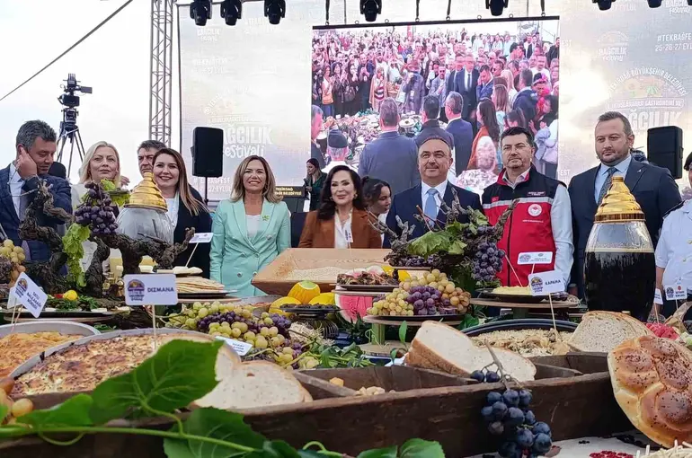 Türkan Şoray Tekirdağda rəqs etdi