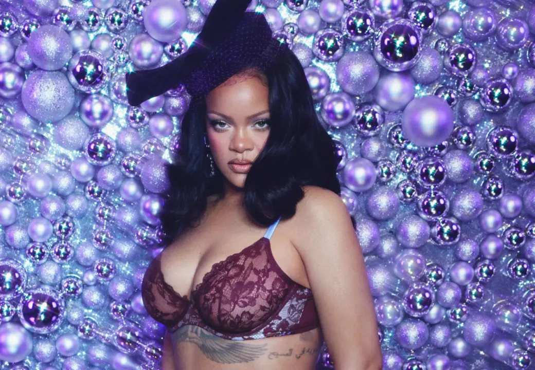 Rihanna Milad çəkilişində yeni görüntülər paylaşdı