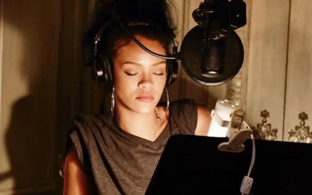 Rihanna 170-dən çox yayımlanmamış mahnı haqqında danışdı