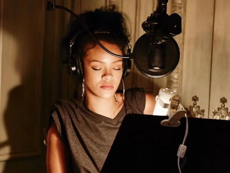 Rihanna 170-dən çox yayımlanmamış mahnı haqqında danışdı