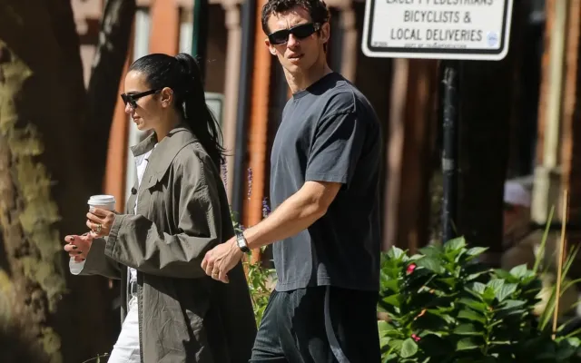Dua Lipa və Kallum Turner payız tərzini nümayiş etdirdi