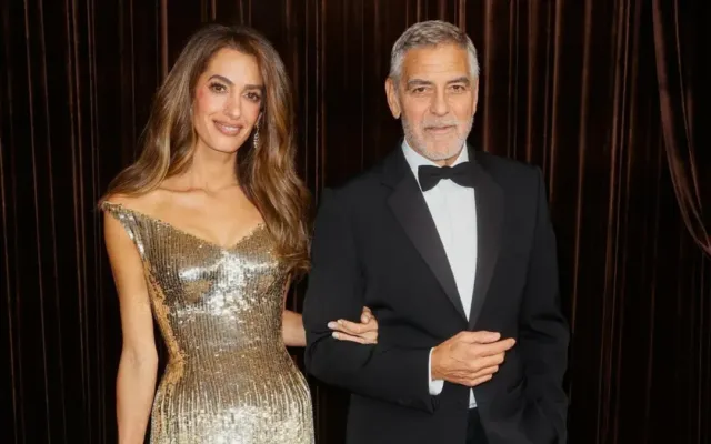 Emili Ratajkovski The Albies gala-gecəsində fərqli geyimi ilə diqqət çəkdi