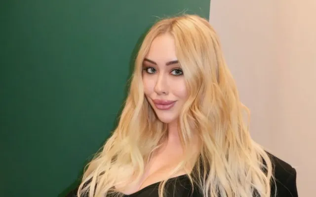 Taisiya Maslyakova bahalı çimərlik geyimində foto paylaşdı