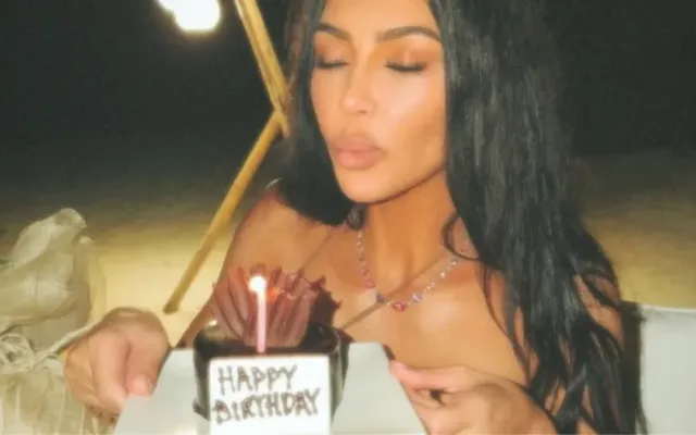 Kim Kardaşyanın doğum günü üçün cəsur geyimi – Mark Fast libası