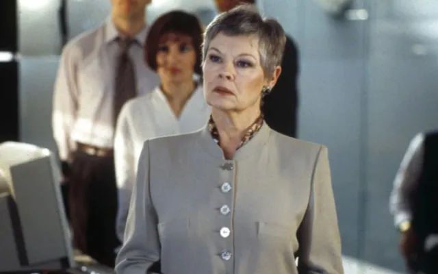 Judi Dench səhnəyə çıxa bilmir - Aktrisa göz problemi ilə mübarizə aparır