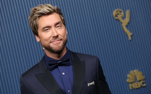 Lance Bass *NSYNC dövründə gündəlik 35 dollar qazandığını açıqlayıb