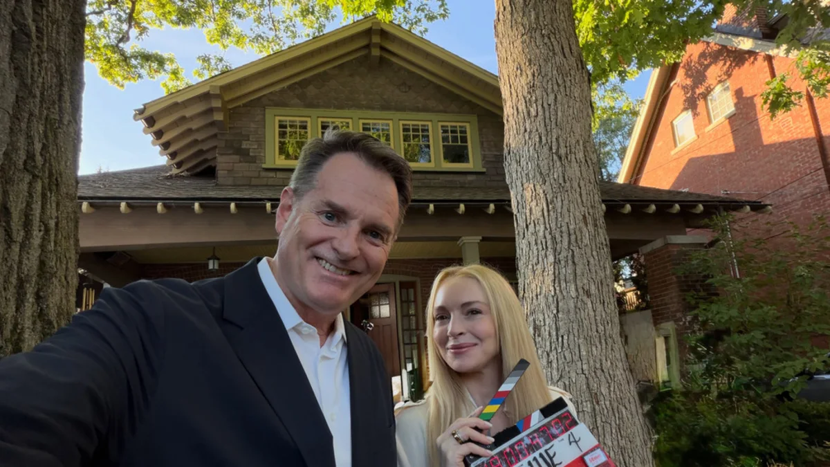 Lindsay Lohan yeni filmi üçün "Mean Girls" evinə qayıtdı