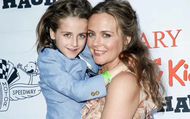 Alicia Silverstone 50 yaşını qeyd edir - Oğluyla ən gözəl anları