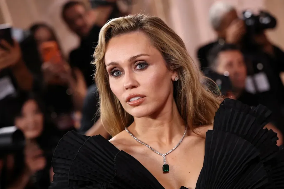 Miley Cyrus tənqidlərə cavab verdi – "Bu eksperiment deyil"
