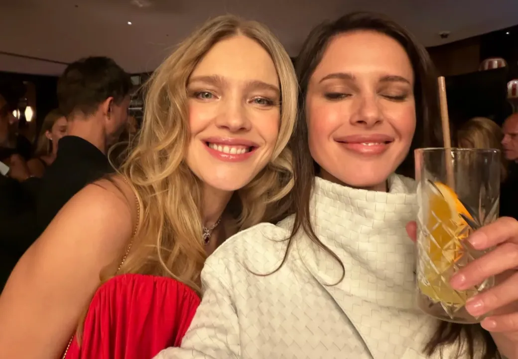Ksenya Şipilova Paris Moda Həftəsində Natalya Vodyanova ilə görüşdü