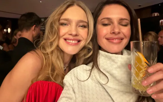 Ksenya Şipilova Paris Moda Həftəsində Natalya Vodyanova ilə görüşdü