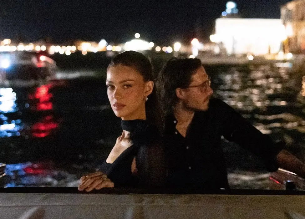 Nikola Peltz və Bruklin Bekhem Parisdə romantik anlar yaşadı