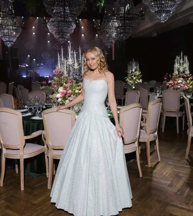 Yana Rudkovskaya beşulduzlu otel açır – Rus üslubunda