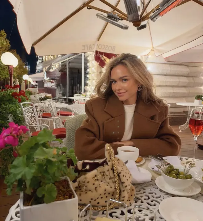 Stesha Malikova yeni foto paylaşdı – Romantik görüşdə